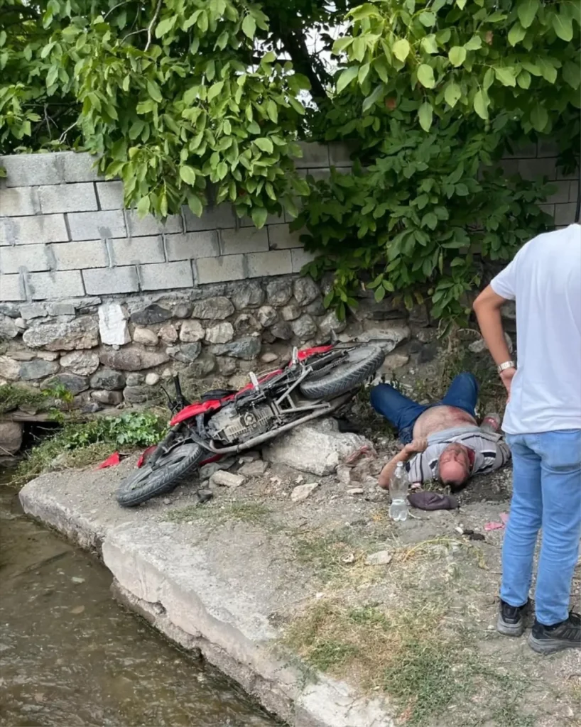 Kağızman’da Polisten Kaçan Motosiklet Sürücüsü Kaza Yaptı