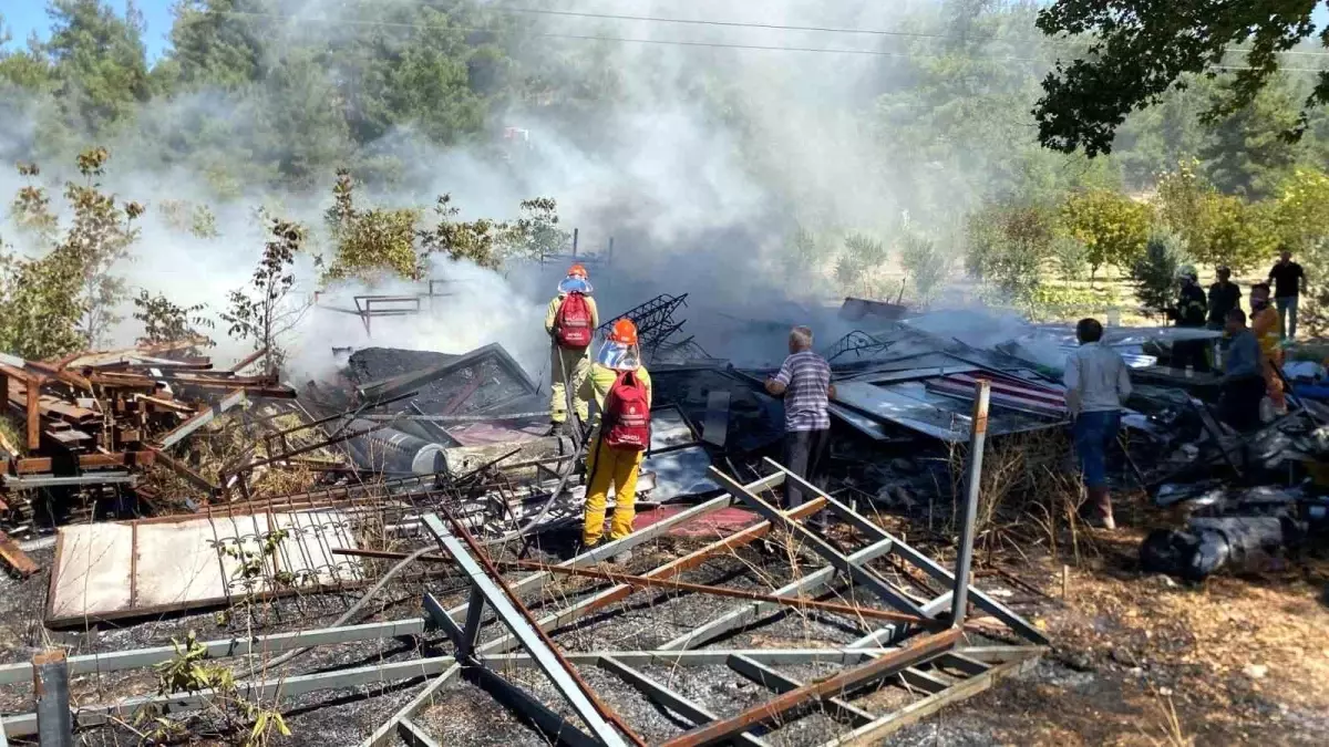 Denizli’de Kaynak Makinesinden Fışkıyan Kıvılcım Yangına Neden Oldu