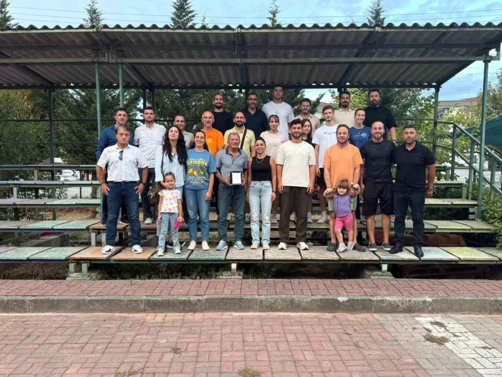 Başarı Öğretmeni Kenan Bektaş Sporcularıyla Buluştu