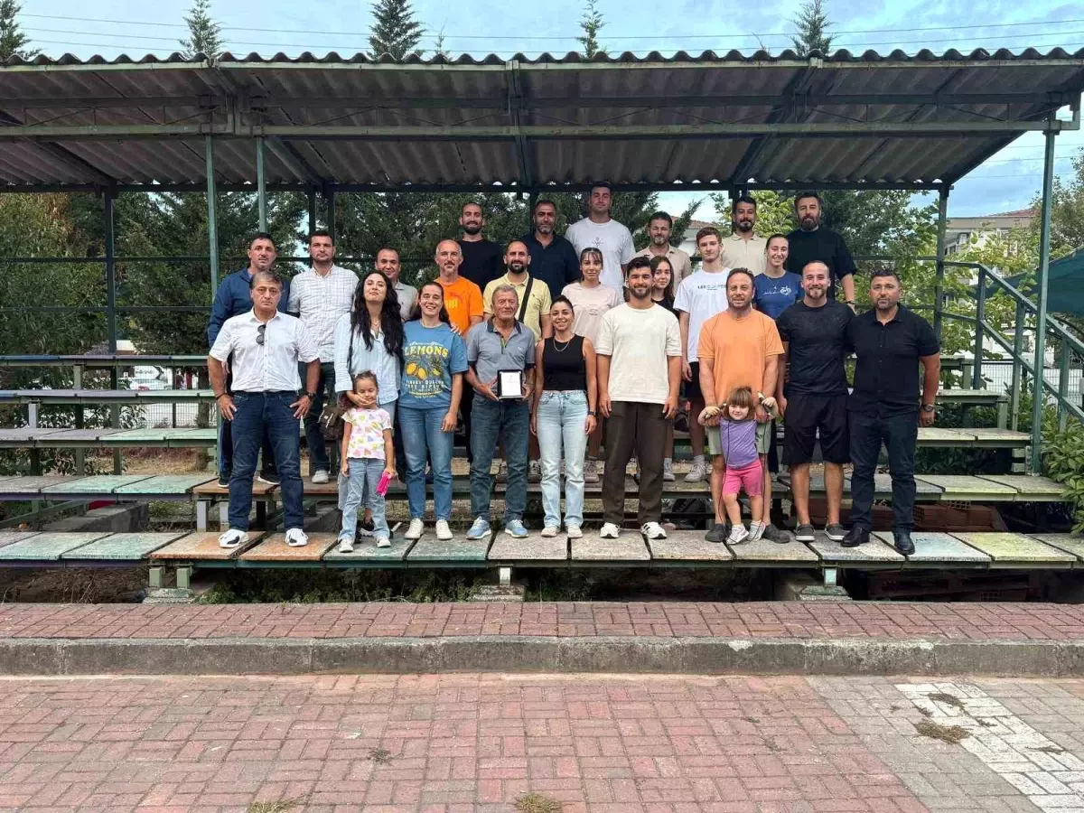 Başarı Öğretmeni Kenan Bektaş Sporcularıyla Buluştu