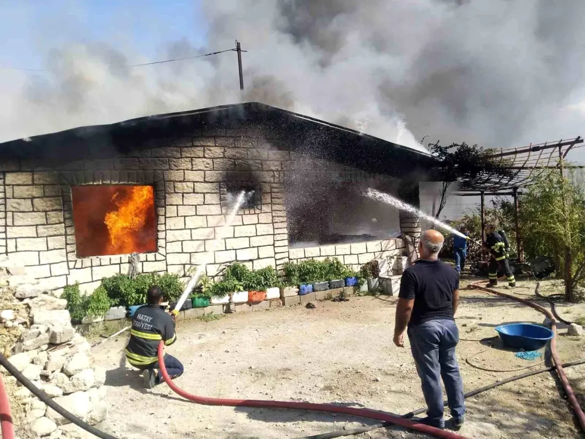 “Kırıkhan’da Müstakil Ev Alevlere Teslim Oldu”