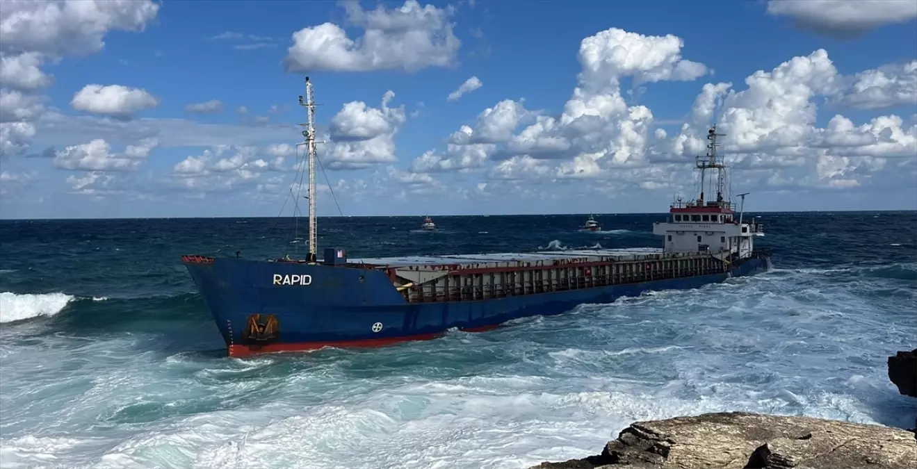 Kandıra’da Kuru Yük Gemisi Karaya Oturdu