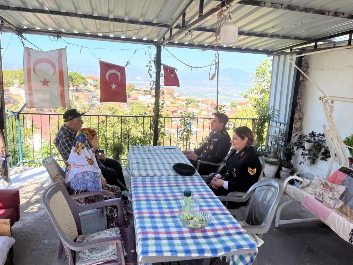 Kıbrıs Gazileri Koçarlı’da Jandarma Ekipleri Tarafından Ziyaret Edildi