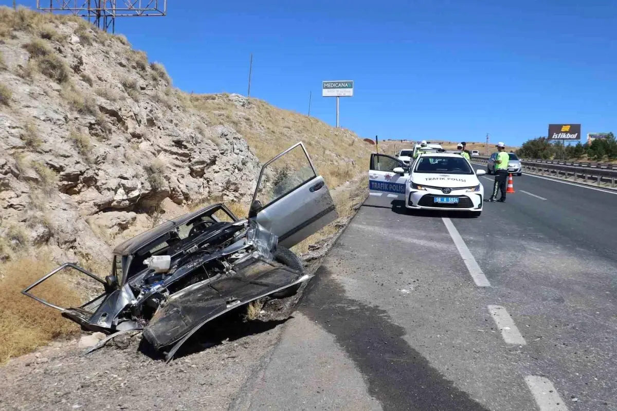 Sivas’ta Köpeğe Çarpmamak İçin Manevra: 3 Yaralı