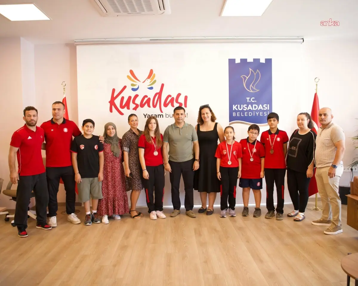 Kuşadası’nın Gururu: Güreşçiler Başarılarıyla Şehirlerini Taşıdılar