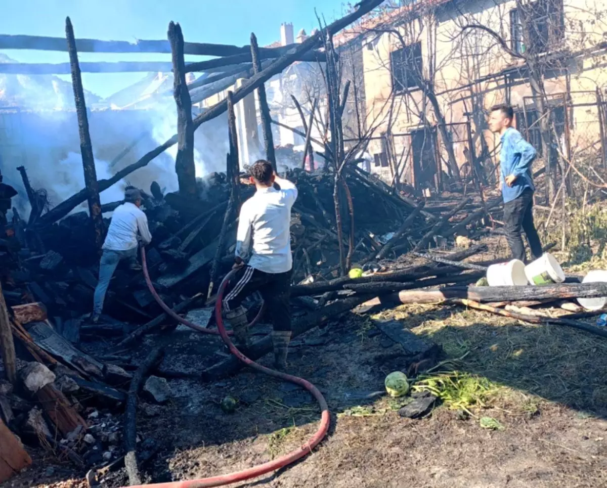 Kütahya’da Otomobil Patlaması: 3 Ev Küle Döndü