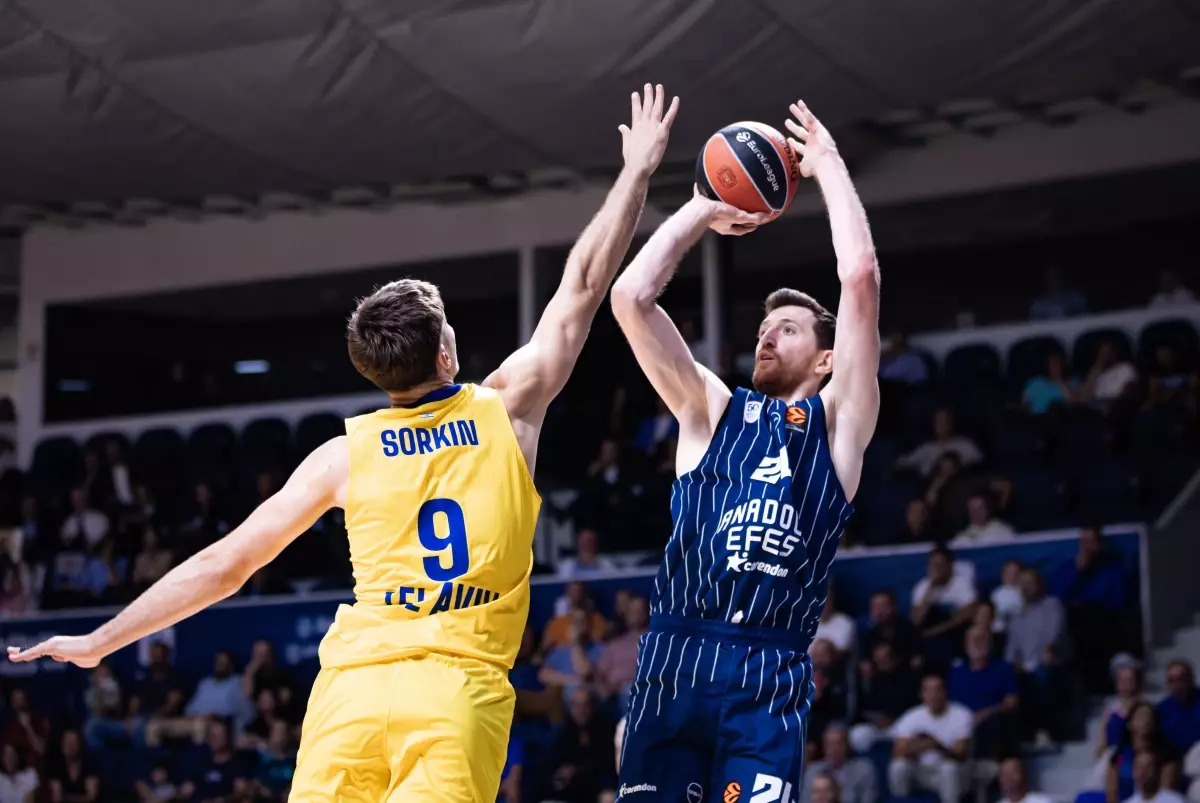 Anadolu Efes, EuroLeague’e Galibiyetle Başladı