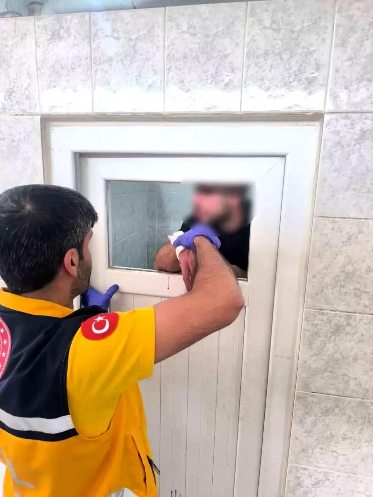 Korku Dolu Anlar: Cami Tuvaletinde Madde Krizi