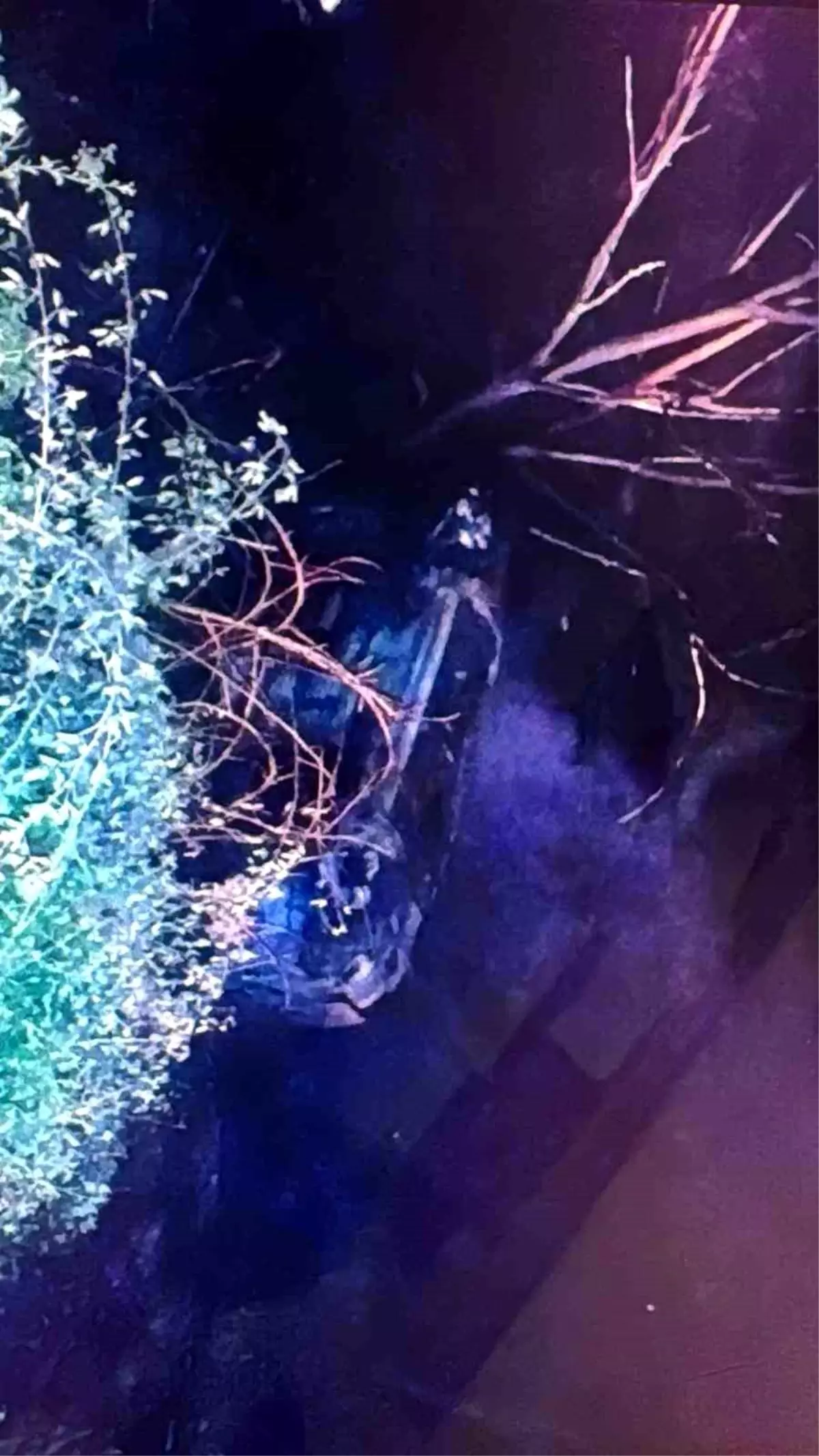 Malatya’da Şarampole Yuvarlanan Araç Alev Aldı