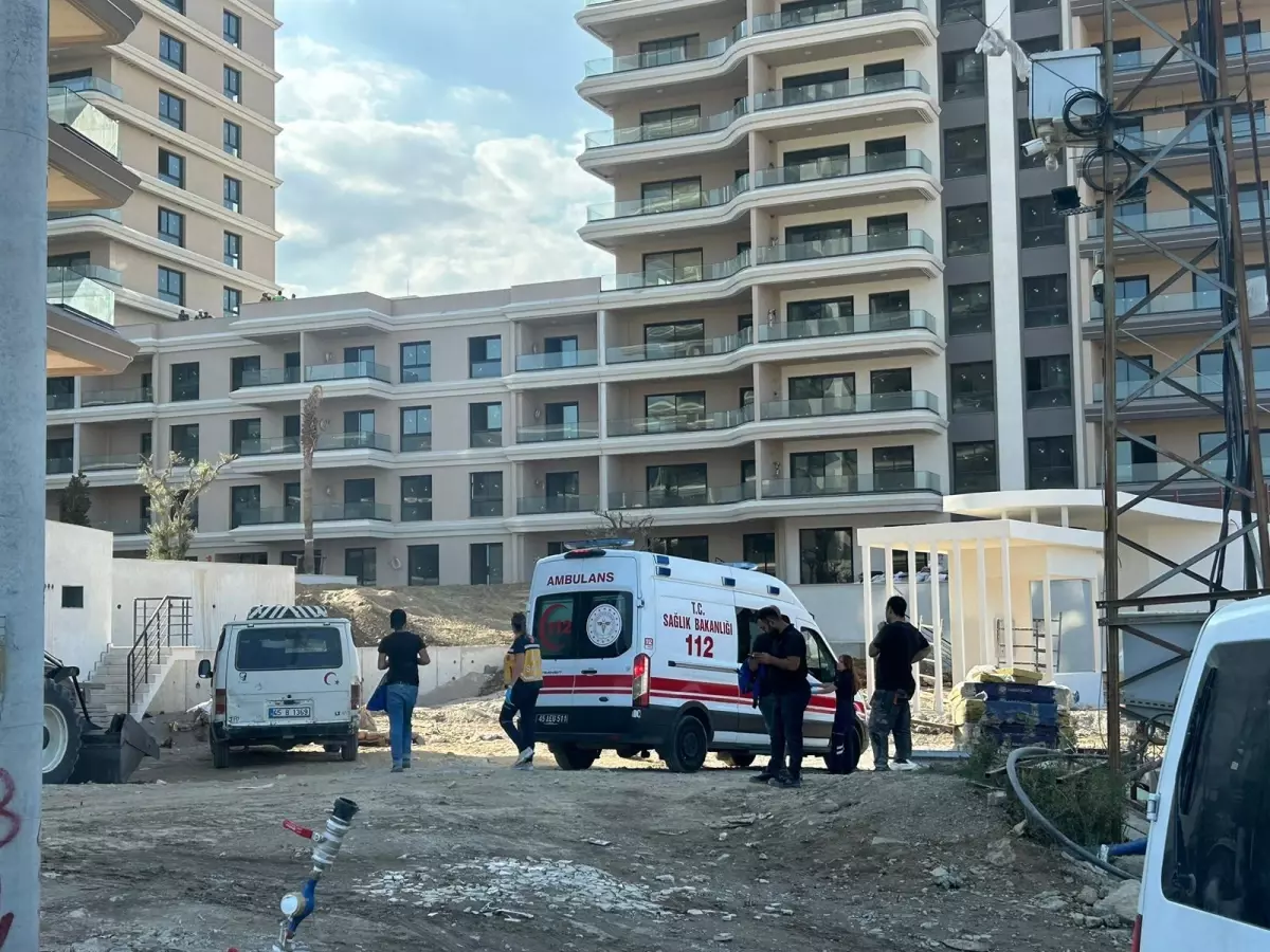 Manisa’da İnşaat Alanında Yangın: 2 Kişi Dumandan Etkilendi