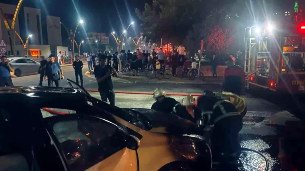 Mardin’de Seyir Halindeyken Otomobil Alev Aldı