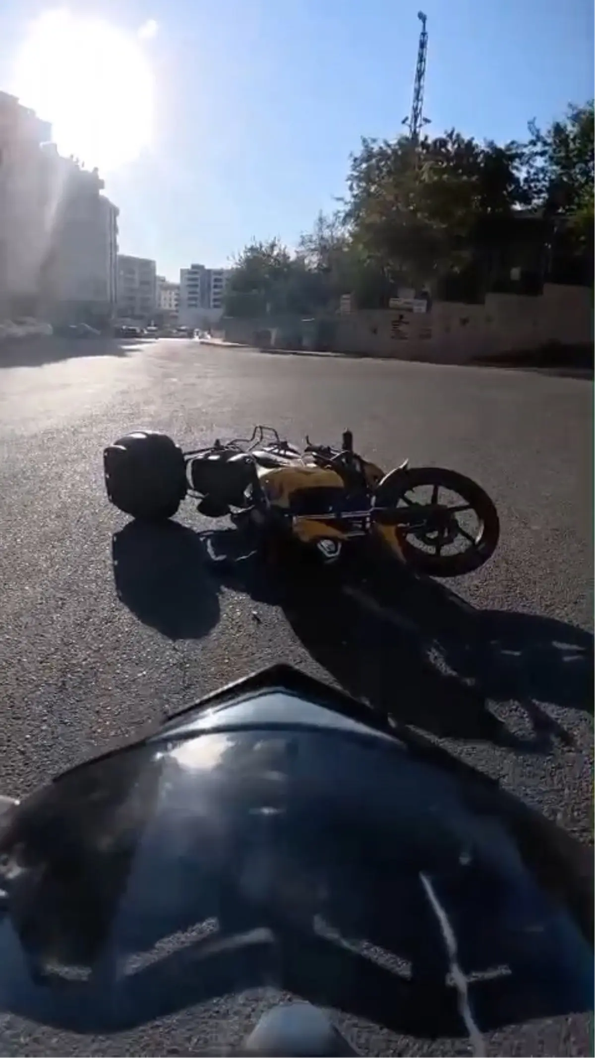 Motosiklet Sürücüsü Kaza Anını Kask Kamerasıyla Kaydetti
