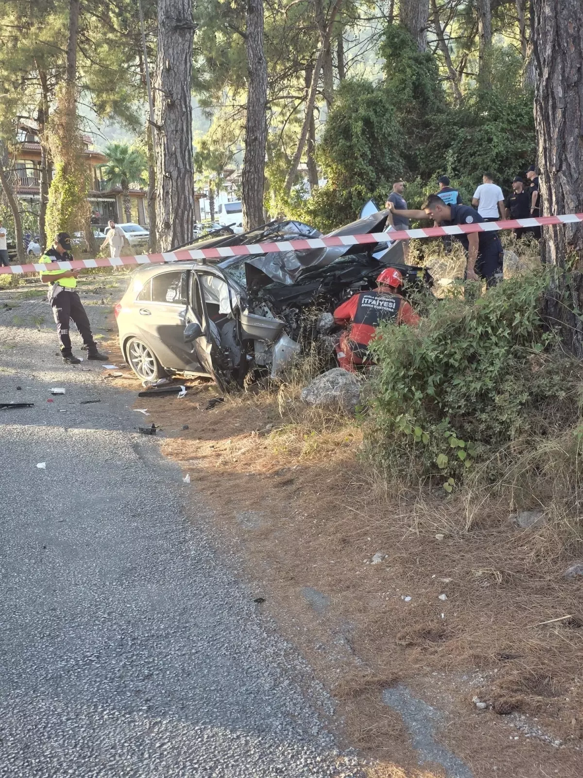 MUĞLA’da Ağaç Çarpması: 1 Ölü, 1 Yaralı