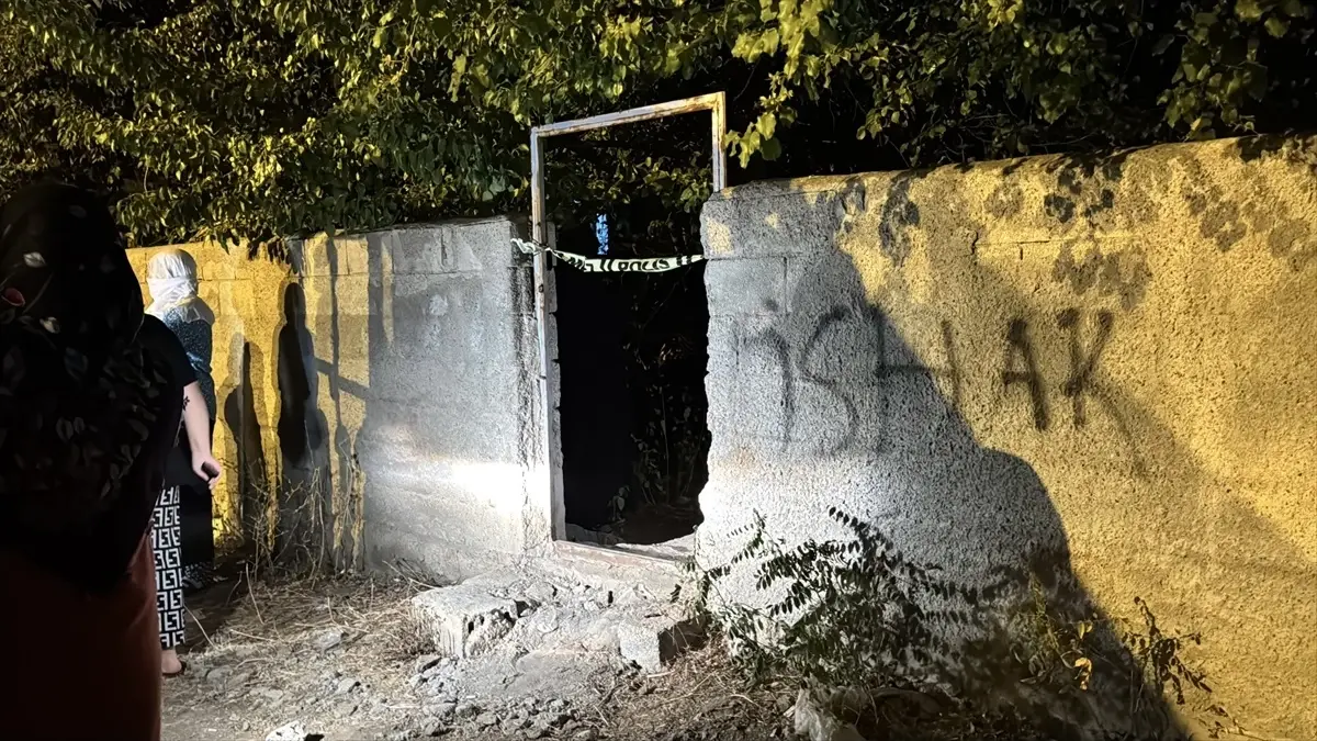 Muş’ta Yatalak Kişi Yangında Hayatını Kaybetti