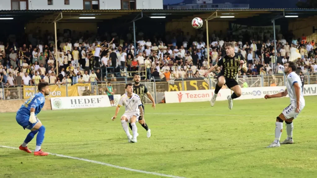 Menemen FK, Muşspor’u 4-1 Yenerek Zirve İddiasını Sürdürdü