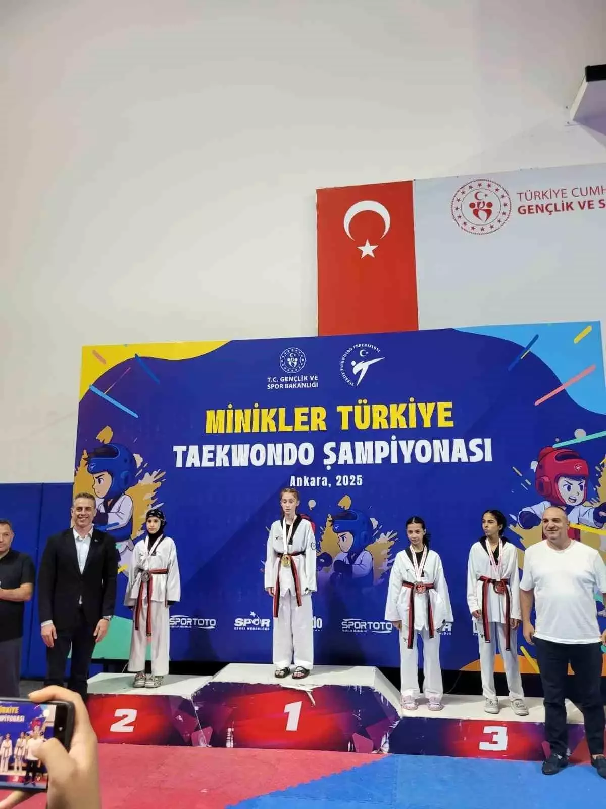 Minikler Taekwondo Şampiyonasında Düzce’nin Gururu