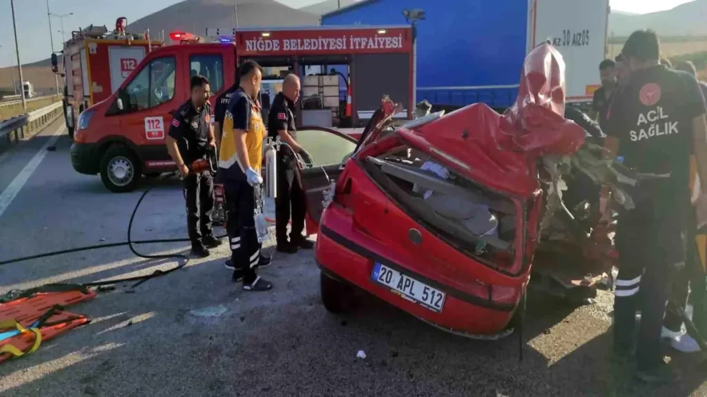 Niğde-Pozantı Otoyolu’nda Feci Kaza: 2 Ölü, 3 Yaralı