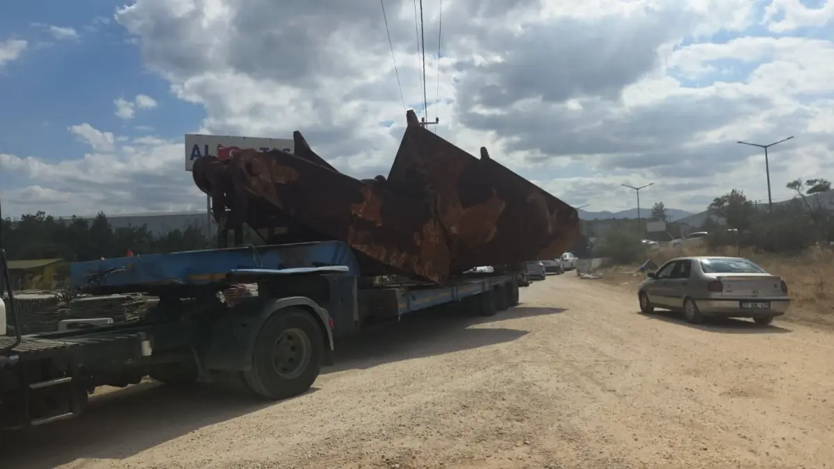 TIR’a Çarpan Otobüste 3 Yaralı