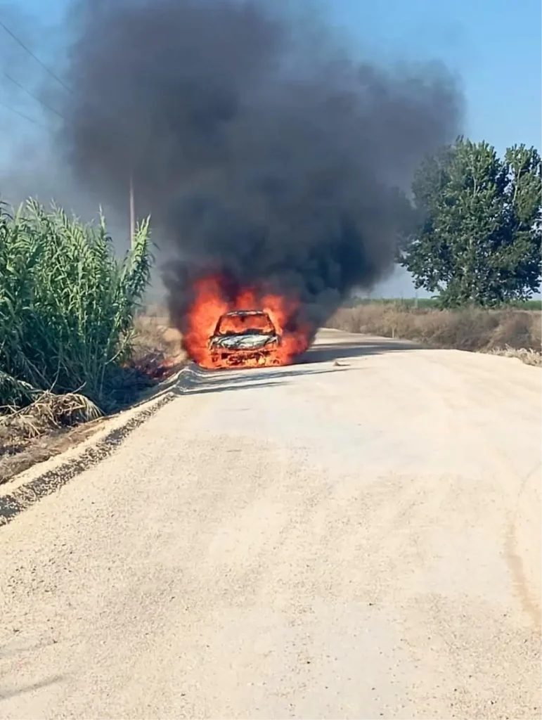 Alevler Otomobili Demir Yığınına Çevirdi