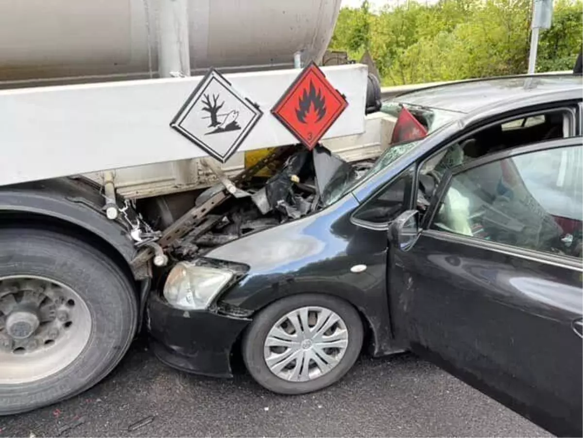 Düzce’de Otomobil Tankere Çarptı: 1 Yaralı