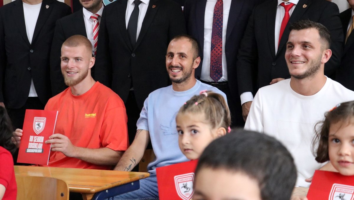 Samsunsporlu futbolculardan öğrencilere ziyaret
