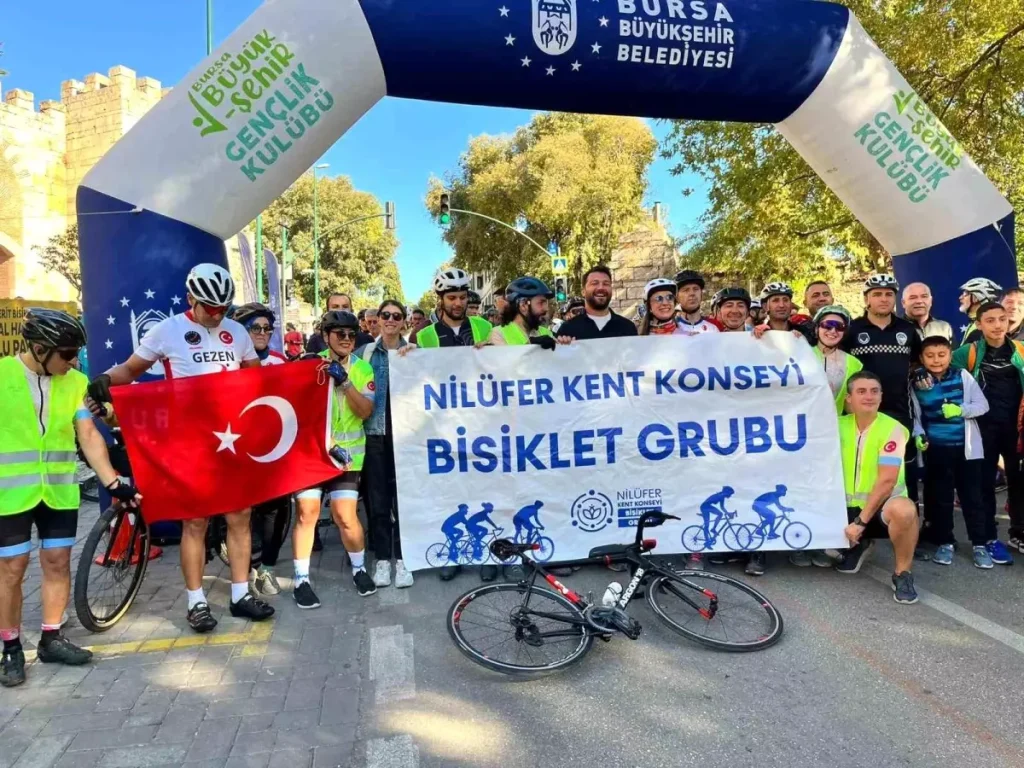 Bisiklet Tutkunları ‘Tophane-Nilüfer-Mudanya’ İçin Pedal Çevirdi