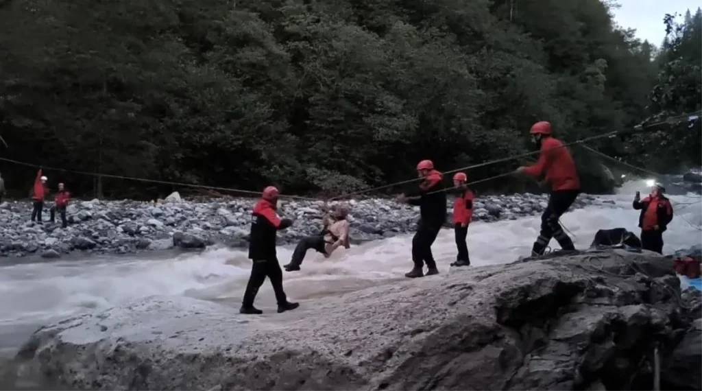 Rize’de Sel Felaketi: Kadın 3 Gün Mahsur Kaldı