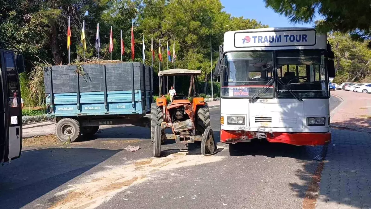 Antalya’da Safari Otobüsü Traktörle Çarpıştı: 2 Yaralı