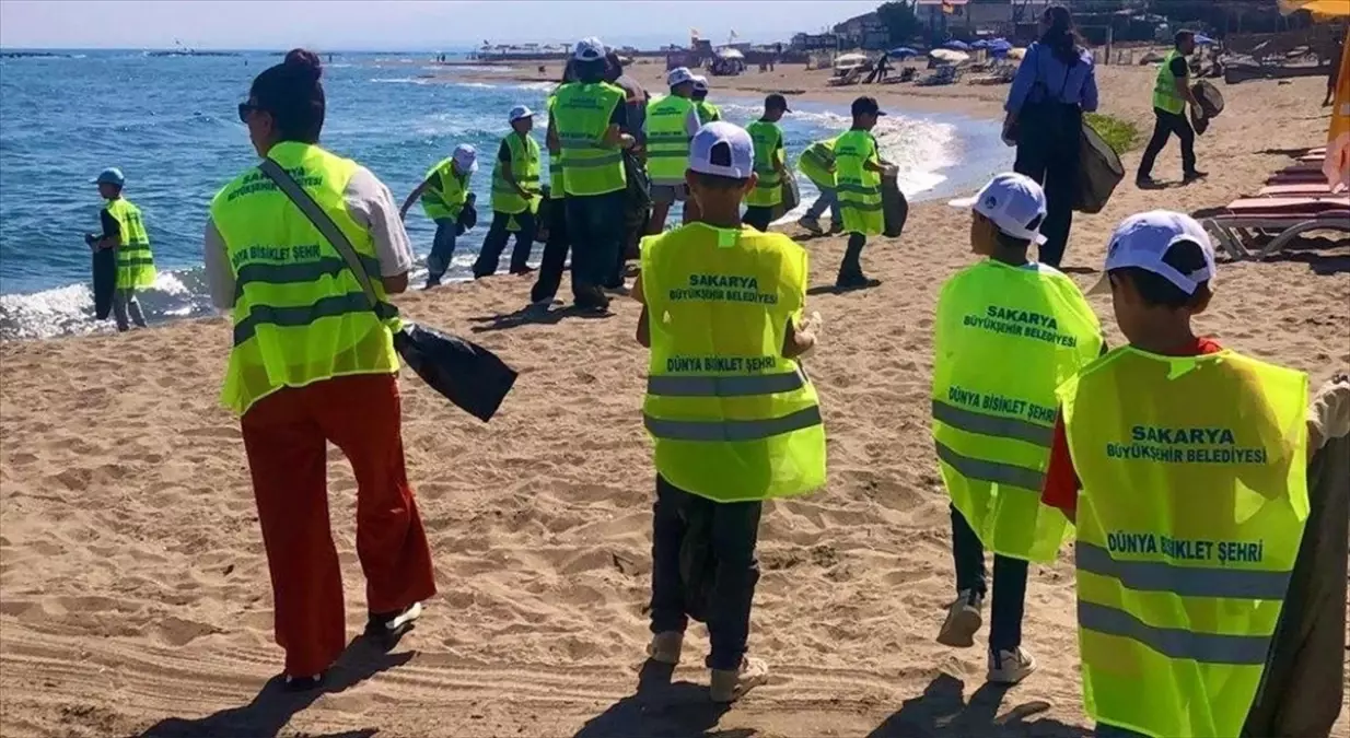 Sakarya’da Gençler ve Çocuklar Çevre Temizliği Yaptı