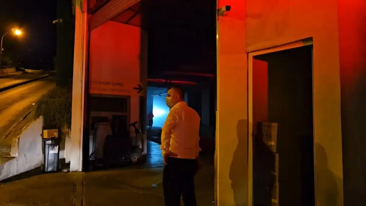 SARIYER’de Otel Yangını İtfaiye Ekiplerince Söndürüldü