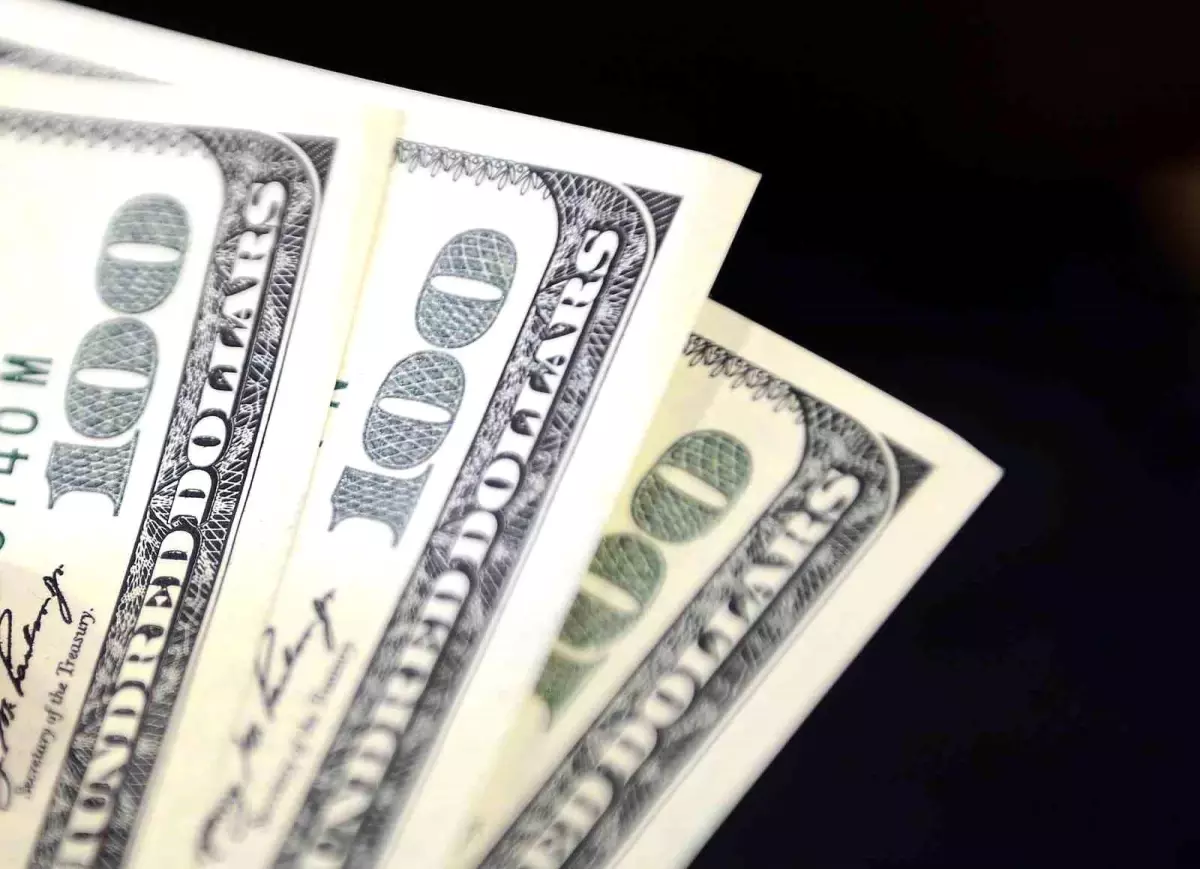 Dolar ve Euro Günü Yüksek Fiyatlarla Başladı