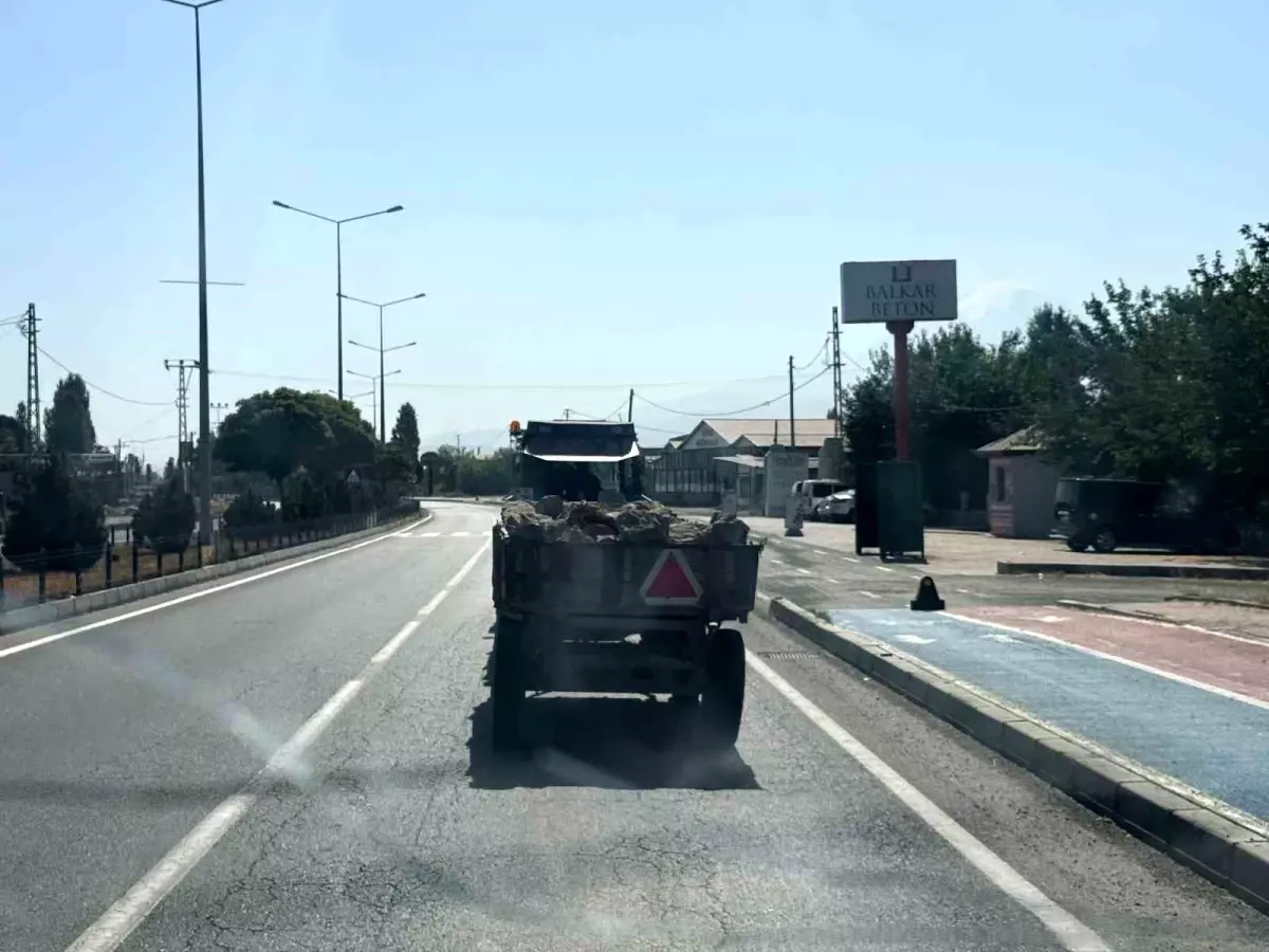 Traktör Römork Lastikleri Trafik Güvenliğini Tehdit Etti