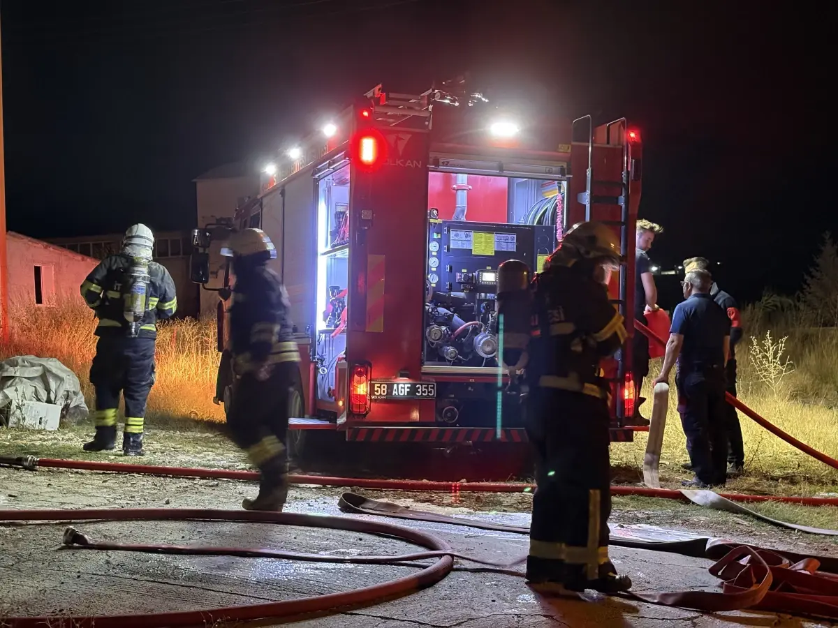 Sivas’ta Ahşap Fabrikasında Yangın Paniği