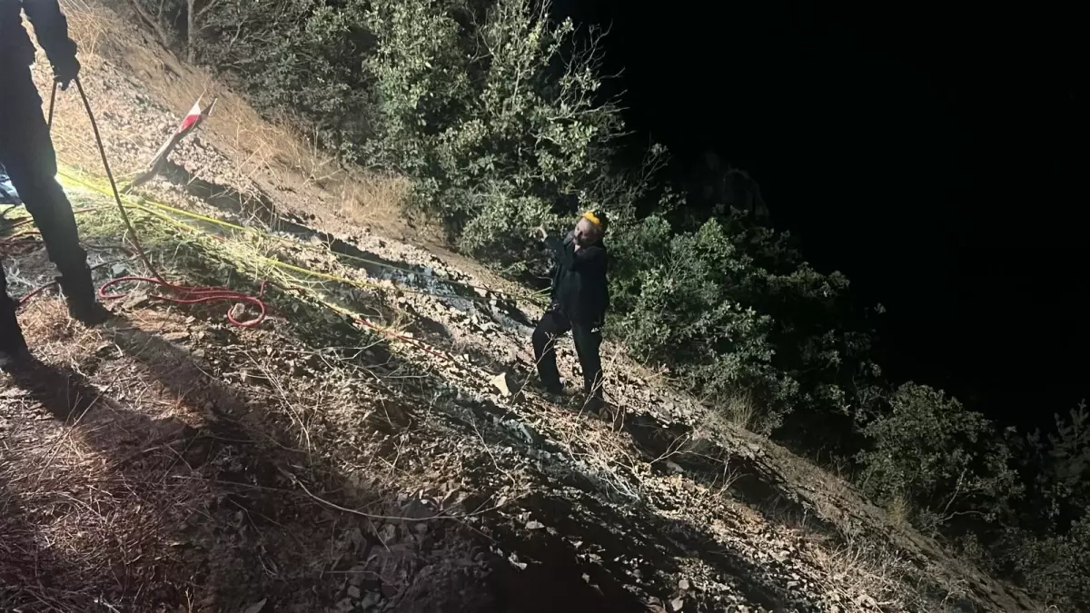 Sivas’ta Otomobil Uçuruma Yuvarlandı: 4 Ölü