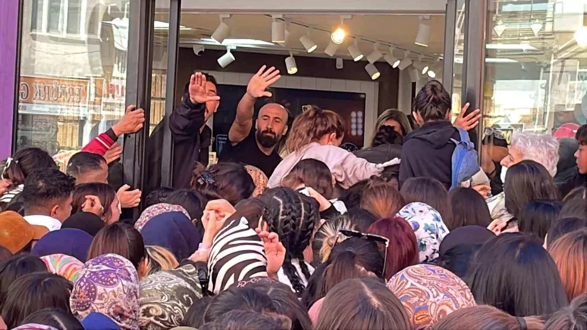 Takı ve Kozmetik Mağazası Açılışında Kaos