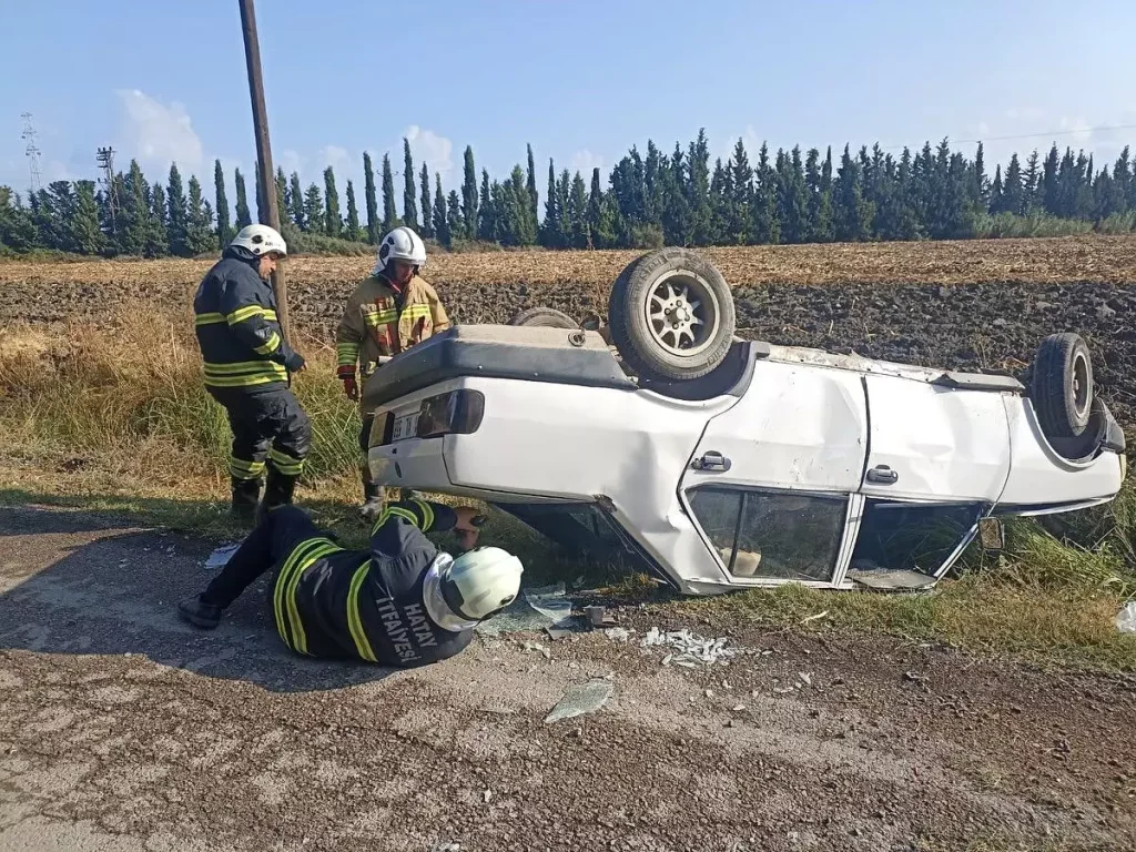 Hatay’da Takla Atan Araçta 2 Kişi Yaralandı