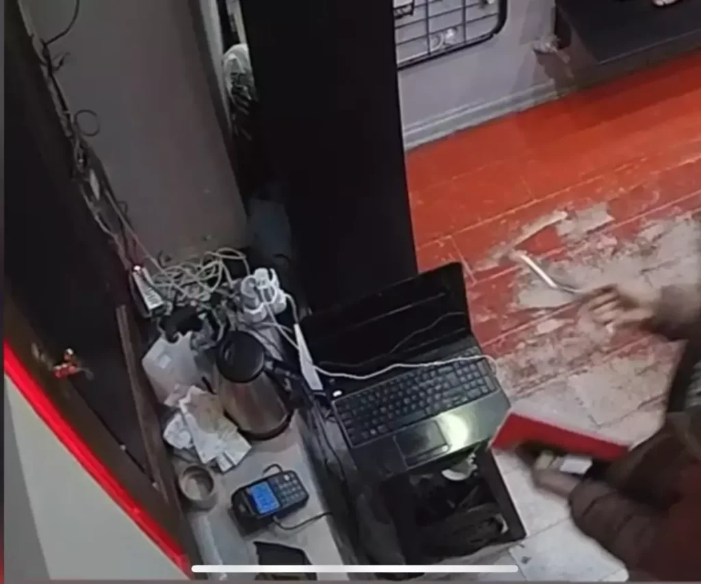 Taksim’de İşyeri Çalışanı Şok Edici Hırsızlık