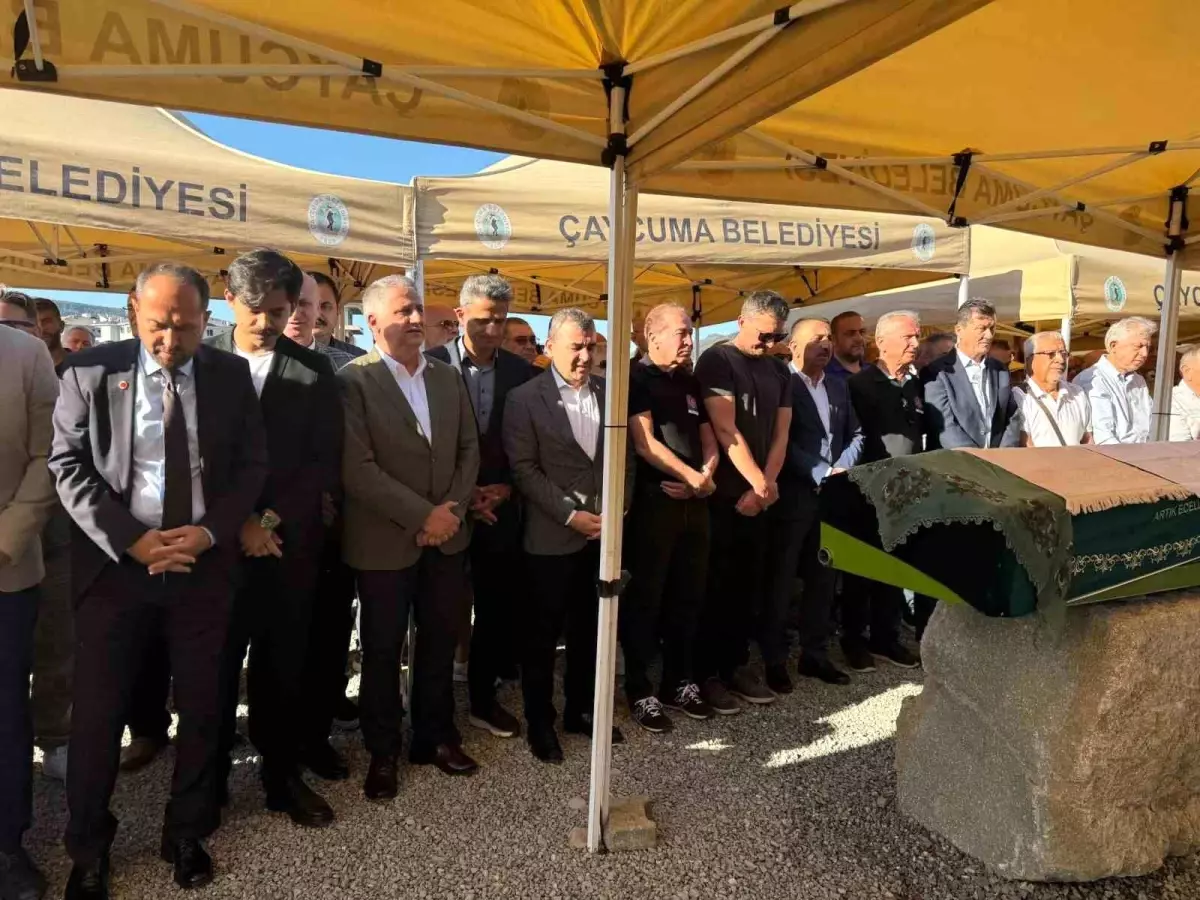 Zonguldak’ta Belediye Başkanının Eşi Toprağa Verildi