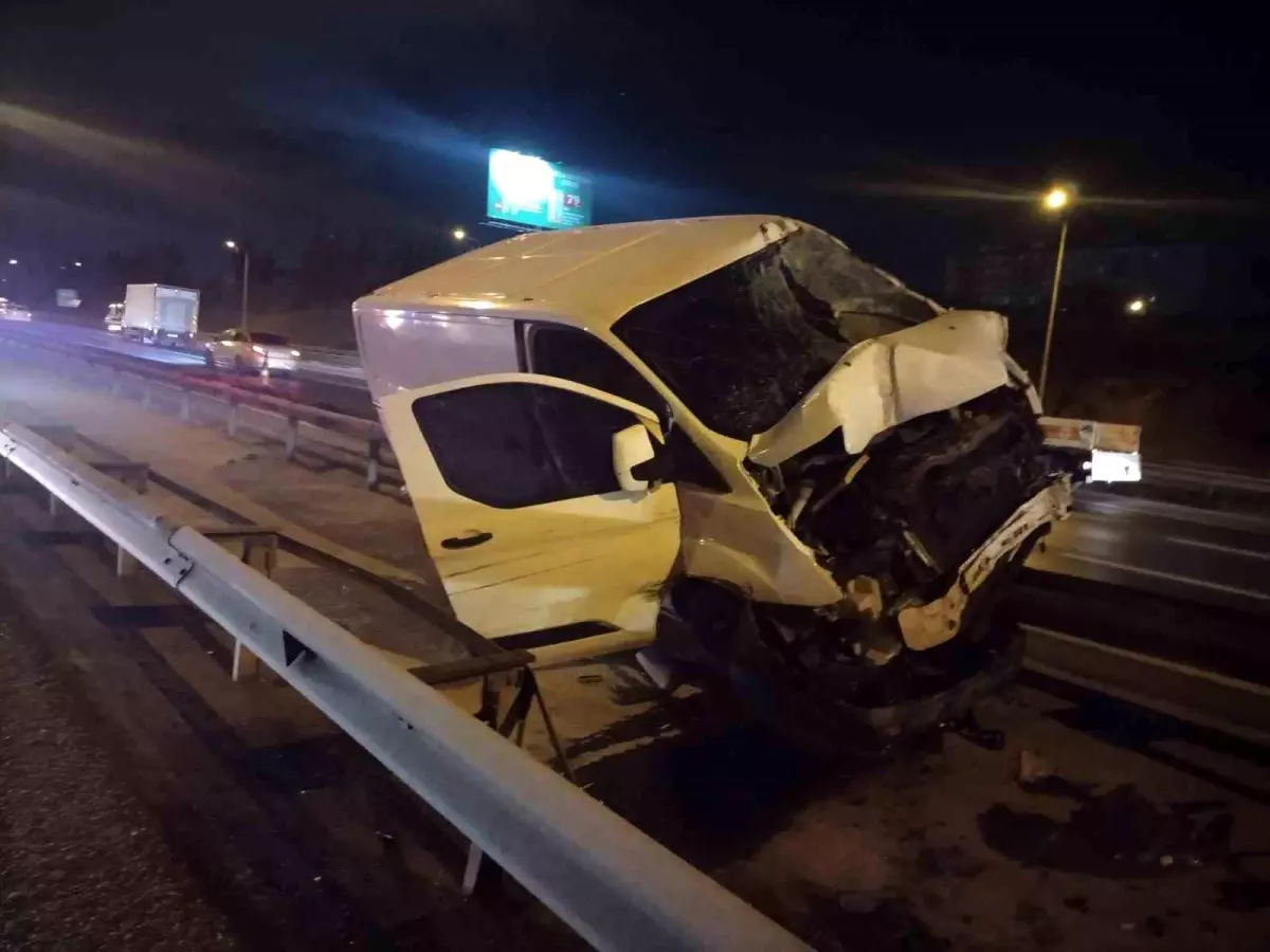 İstanbul TEM Otoyolu’nda Panelvan Kazası