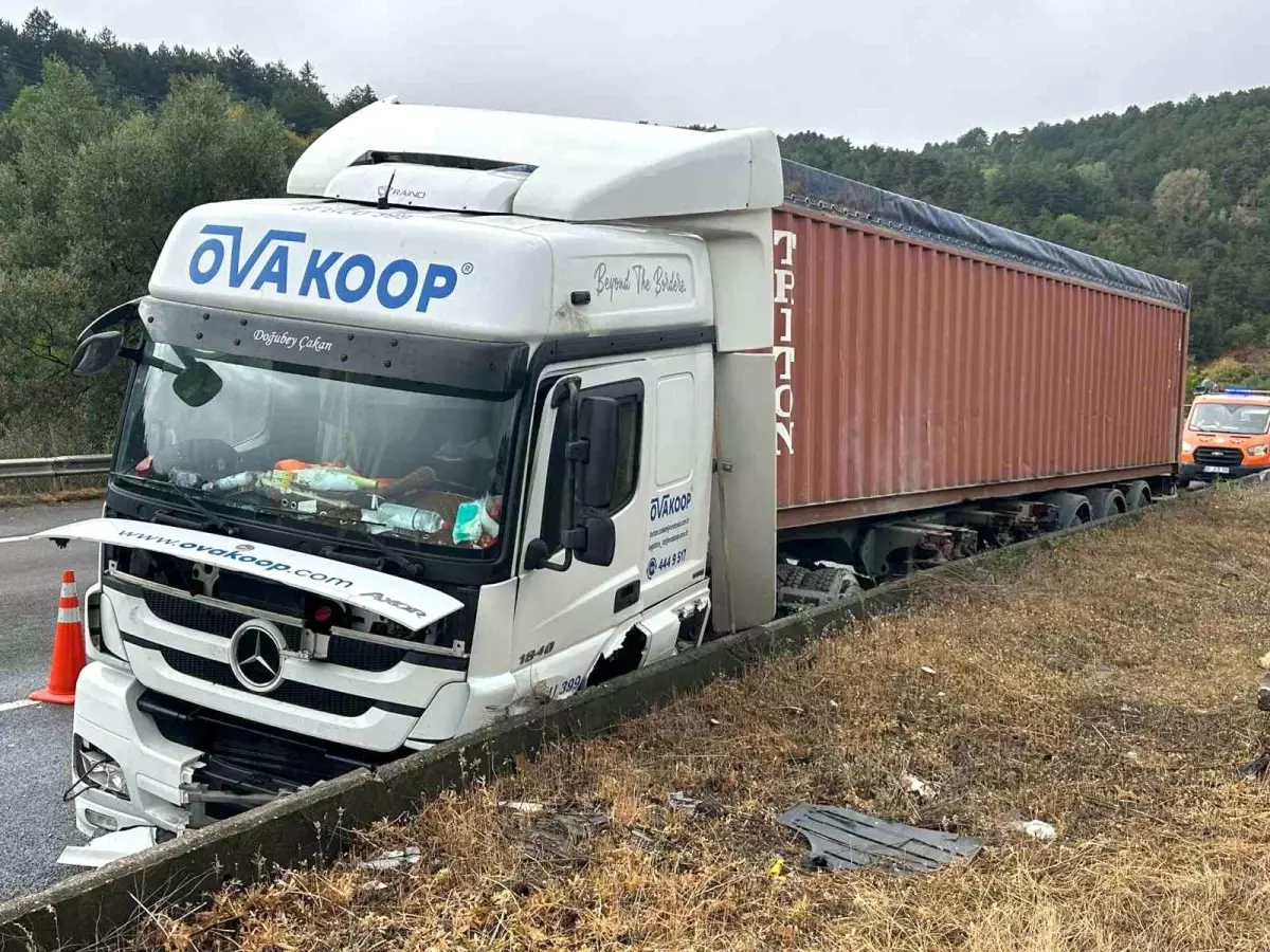 Tırın Beton Bariyerlere Çarpması Sonucu 1 Yaralı