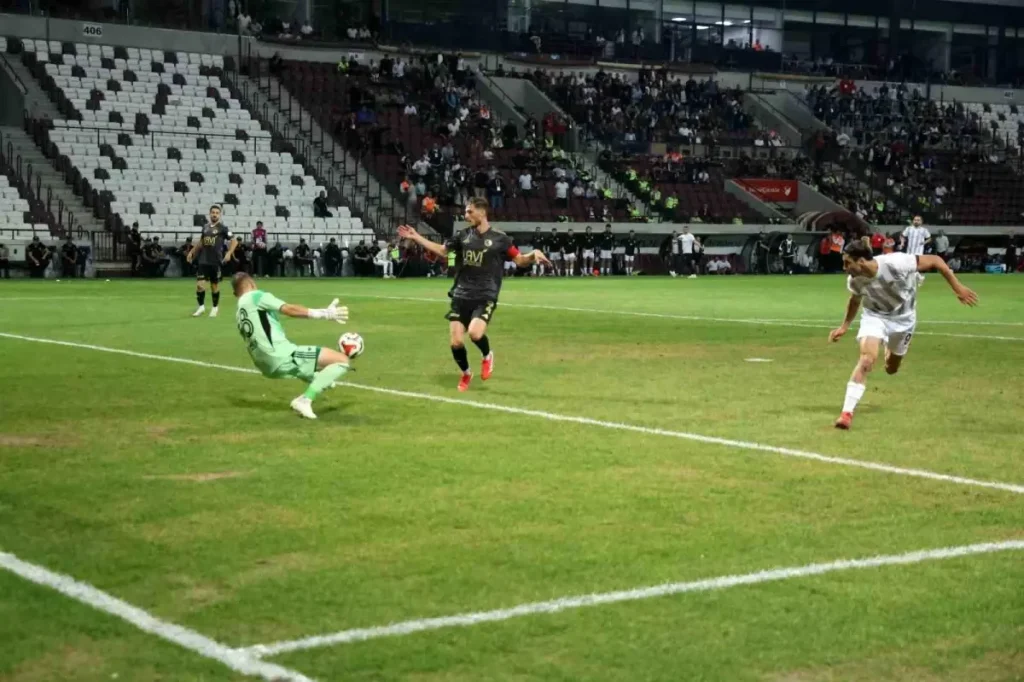 Elazığspor, Evinde Batman Petrolspor’a 2-1 Yenildi