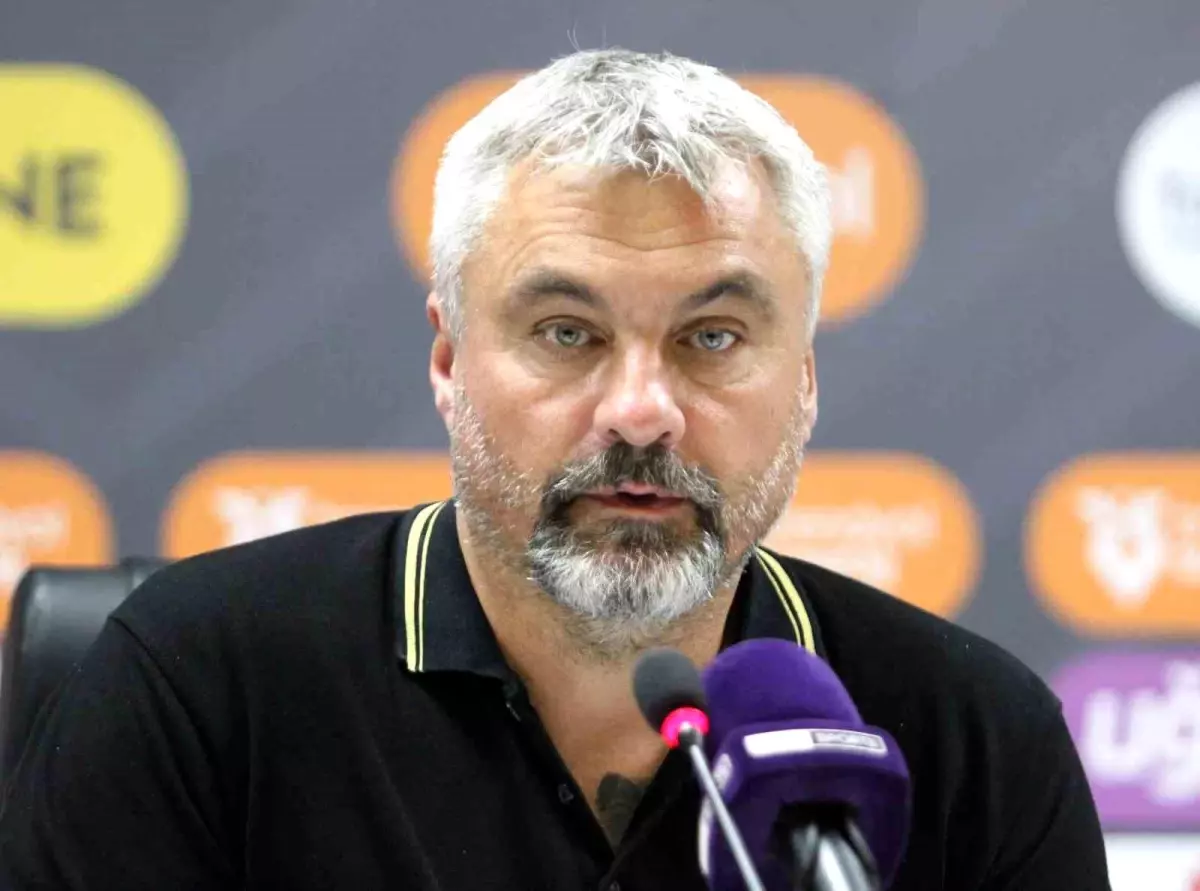 Samsunspor Teknik Direktörü: Zemin Futbolu Mahvediyor!