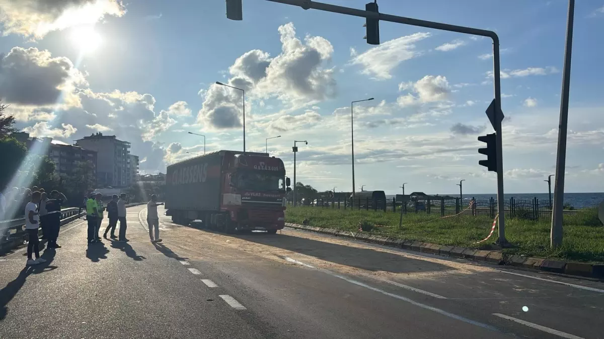 Trafik Işıklarında Korkunç Kaza: 15 Kişi Yaralandı