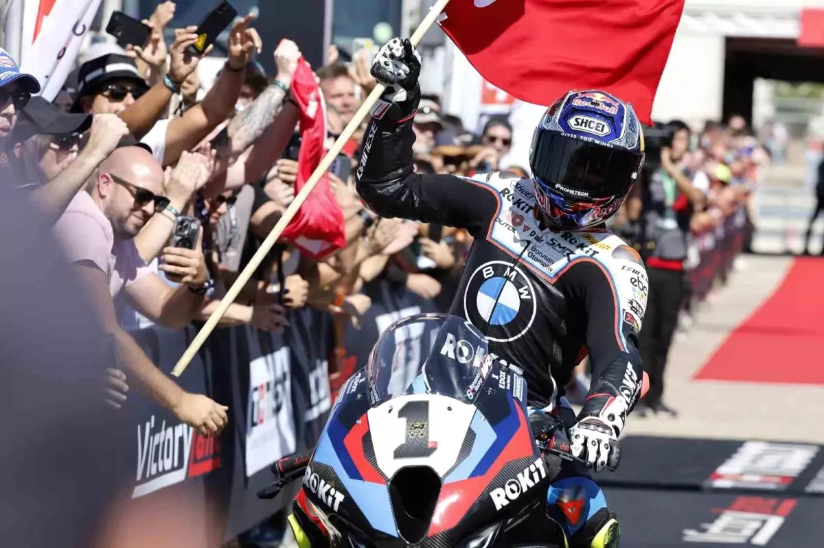 Toprak Razgatlıoğlu Tarihi Zaferini Aragon’da Kutladı