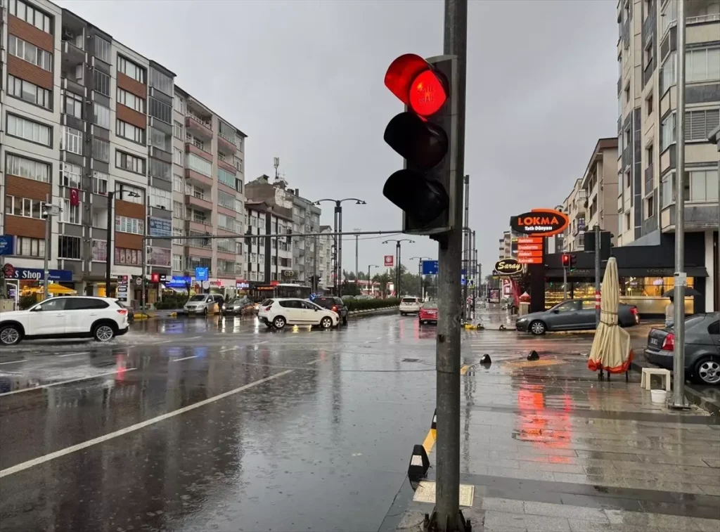 Trabzon’da Sağanak Hayatı Olumsuz Etkiledi