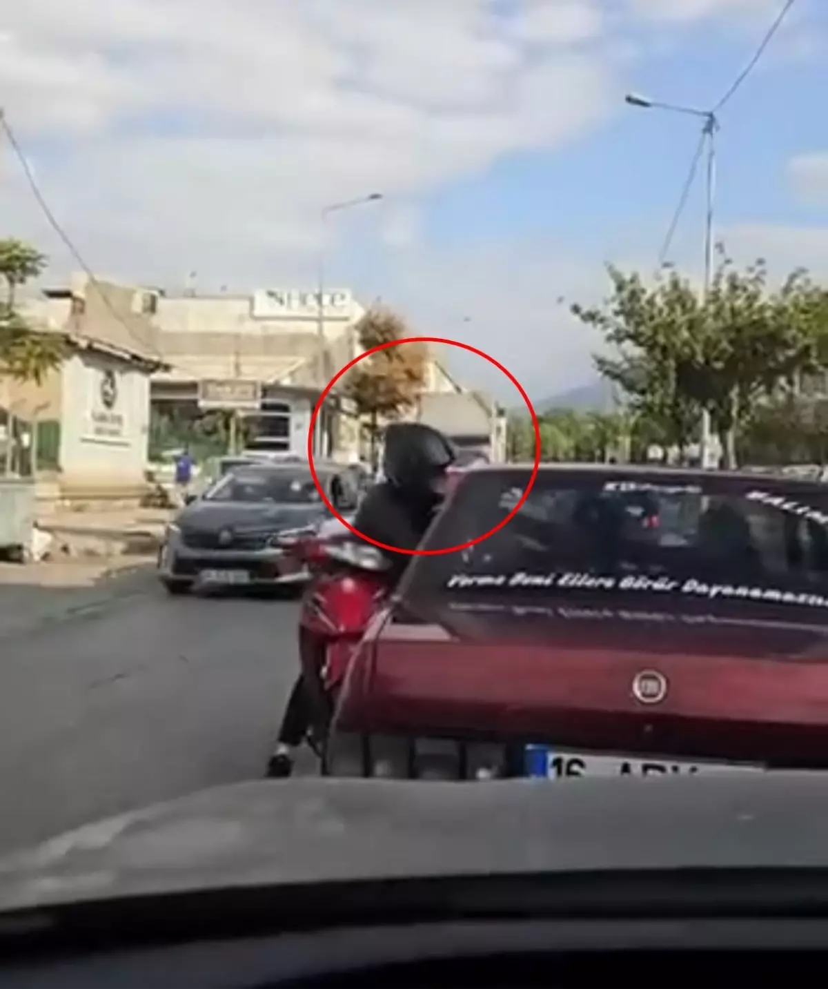 Trafiği Tehlikeleştiren Yol Verme Kavgası