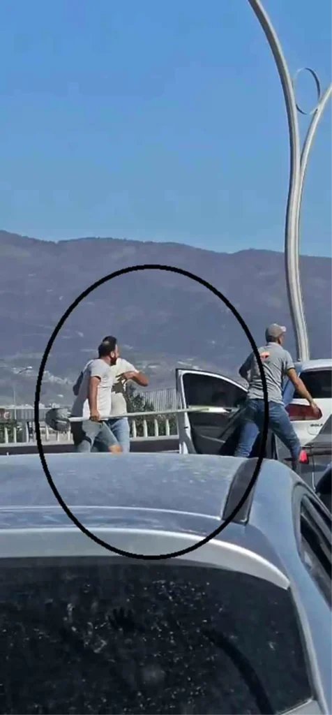 Trafikte Kürekli Kavga Kamerada