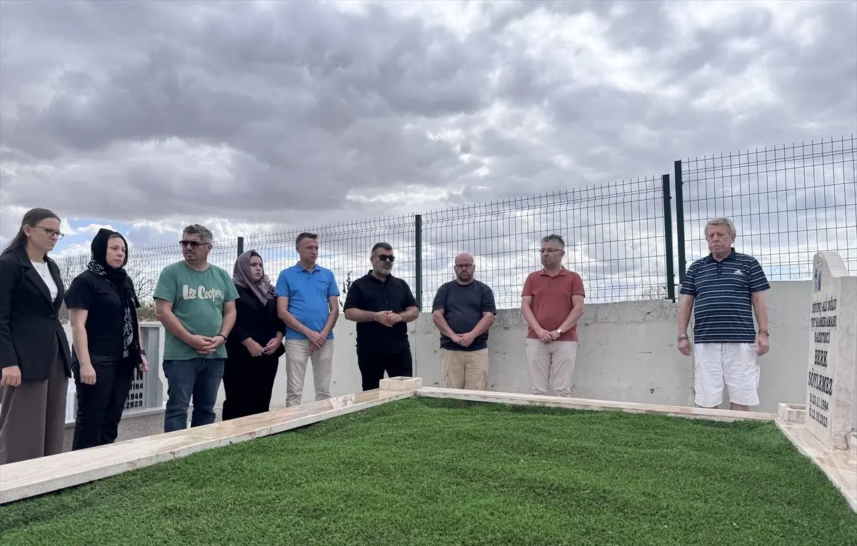 Gazeteci Berk Söylemez Anıldı: Etkileyici Bir Kariyer