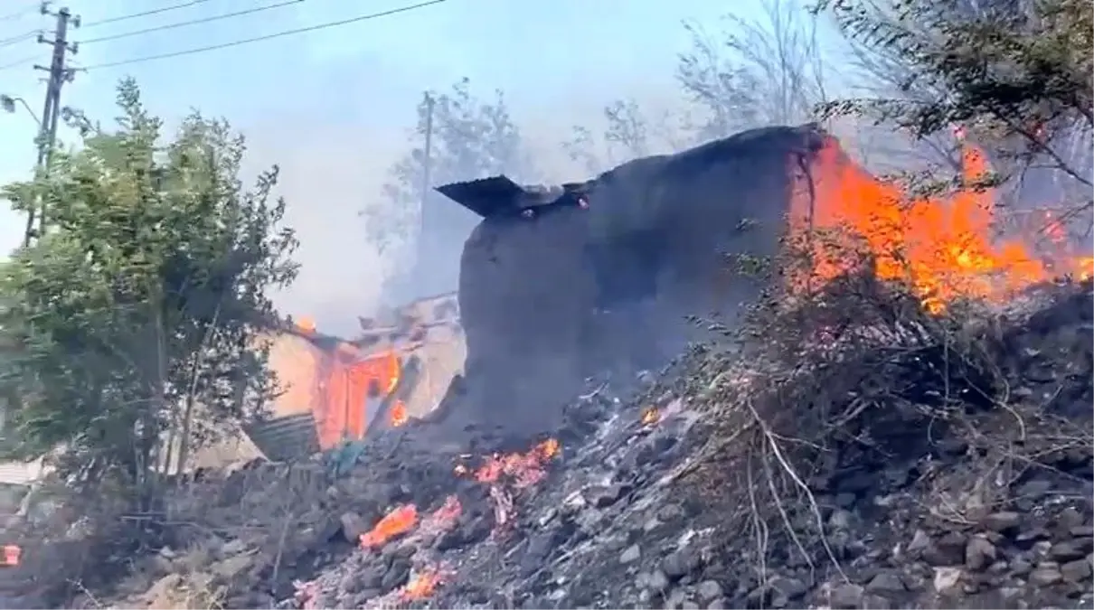 Tunceli’de Kontrolsüz Yangın: Evler ve Ağaçlık Alan Kül Oldu