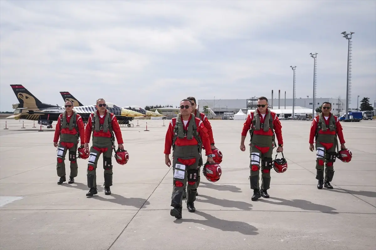 Türk Yıldızları TEKNOFEST’te Gençlerle Buluştu